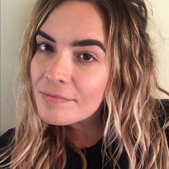 Meet your Posher, Cassandra - Picture 1 of 1